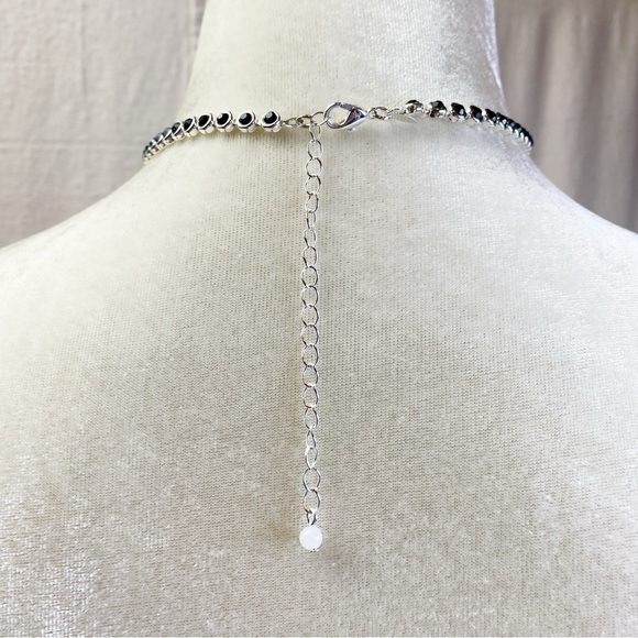 Green bezel set rhinestone silver tone necklace - Picture 5 of 8